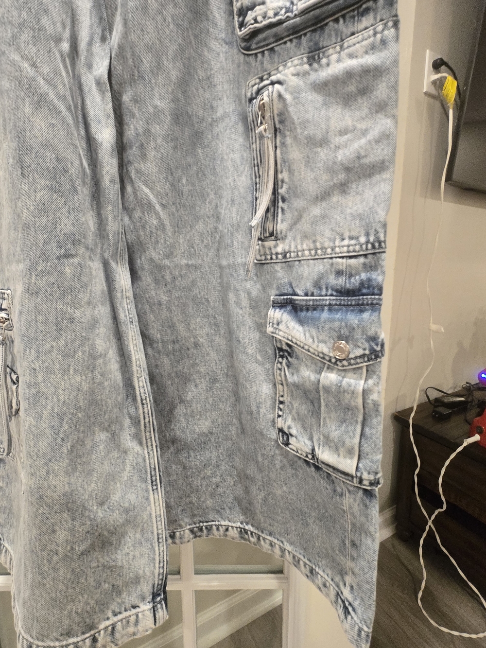 GAP Light Wash Denim Wide Leg Cargo Jeans - Picture 2 of 6